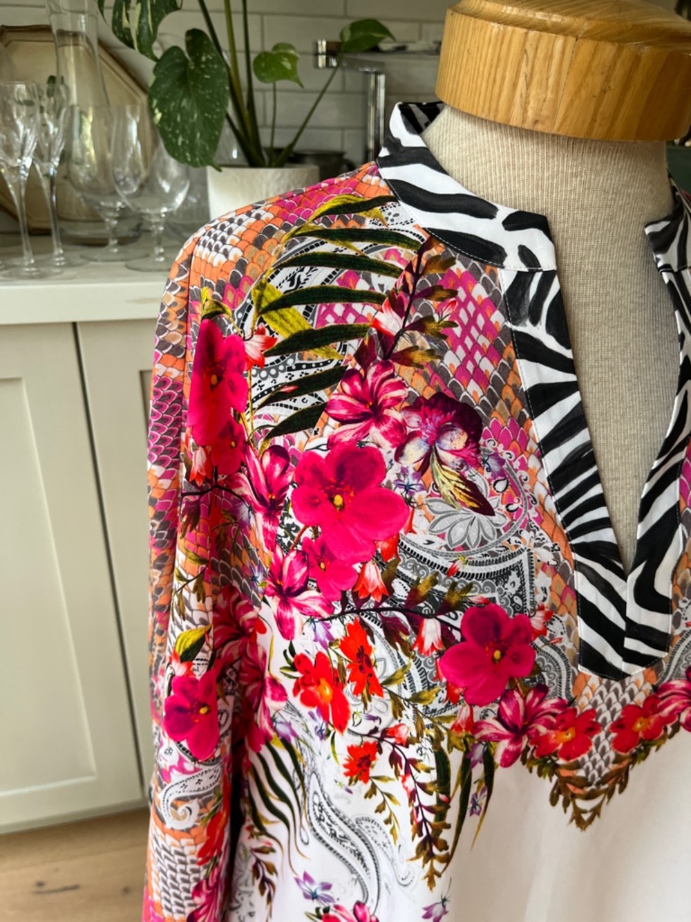 Ted Baker Elvina Samba White Blouse with Hot Pink Floral & Zebra Trim - Picture 2 of 13